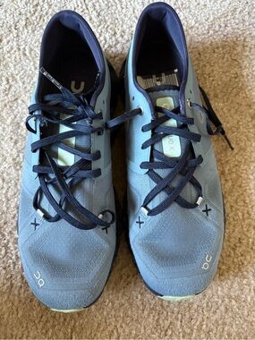 DQ Light Blue and Navy SZ 9.5 Training Shoes